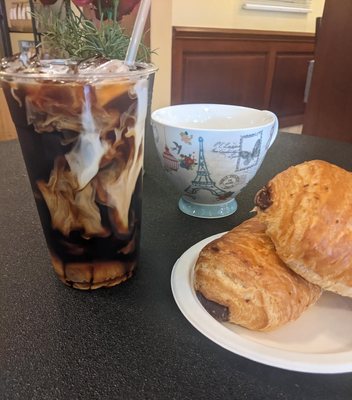 Cold brew & a croissant