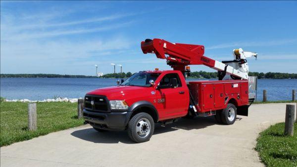 Drake-Scruggs is a distributor for Versalift bucket trucks and Digger Derricks.