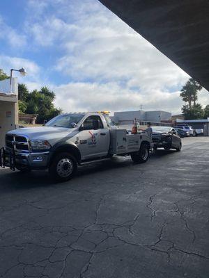 Wheel tow truck