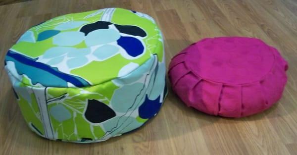 The new Jumbo Ultralite meditation cushion, next to the Xsmall zafu.