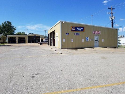 Ron Cullers Automotive Front Entrance and Shop Area.