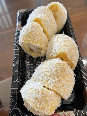 Durian Roll (cut)