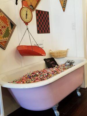 I think this bathtub full of candy is super adorable.