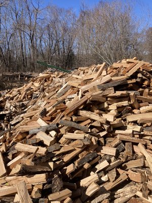 Wood seasoned in full sun and on pallets