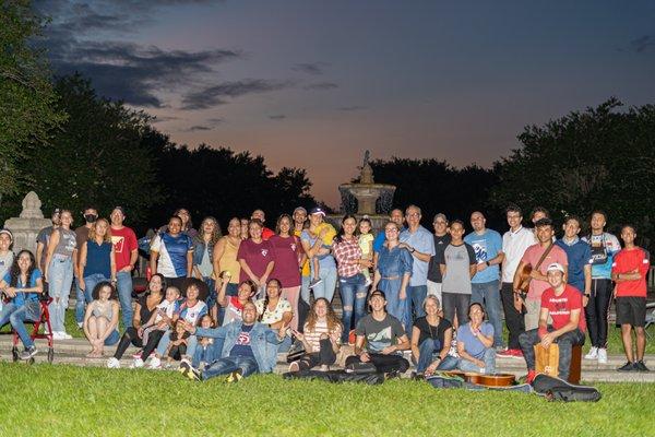 Muchas veces los Sábados por la tarde cerca al tiempo de puesta de sol nos reunimos en un lugar de naturaleza para despedir el sábado.