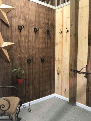 5-stall tack room