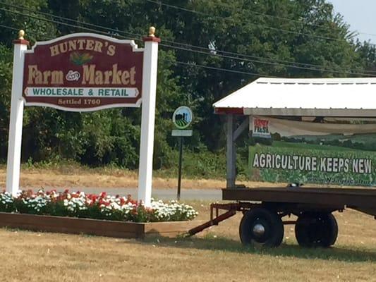 Sign- Hunter's farm and market- settled 1760