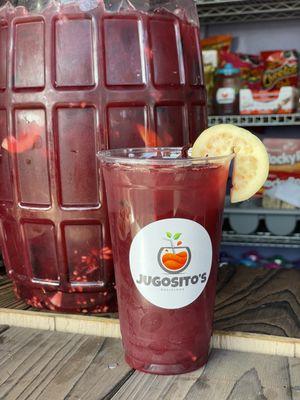 Agua de Jamaica con guayaba