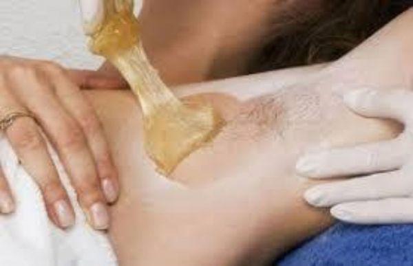 Under arm sugaring wax