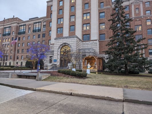 Main entrance - Mayo Clinic Hospital, St. Marys Campus