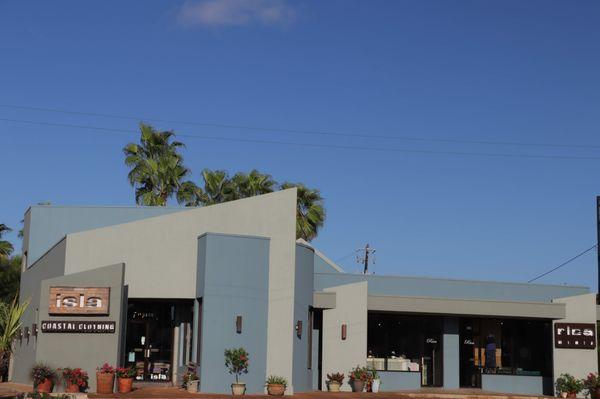 ISLA y RICA clothing stores, view from Padre Blvd.