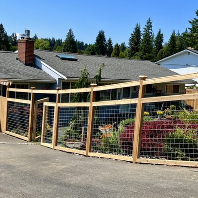 Another view hog wire fencing front yard driveway.