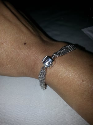 I love this bracelet. Is simple and elegant