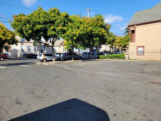 meter parking lot close to most of the restaurants