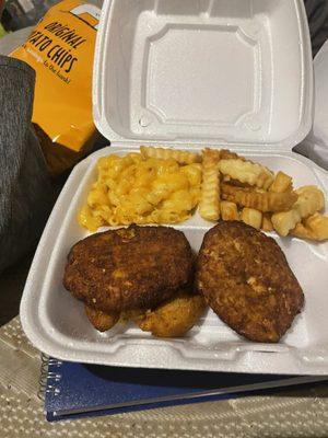 Salmon, crabcake with macaroni and