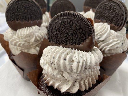 Oreo Cream Cupcakes