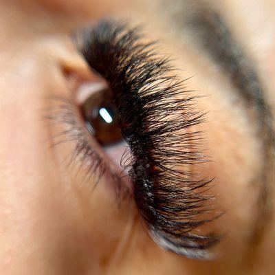 Mink volume lash extensions