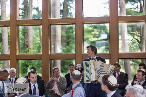 The tisch with an accordion! - Isabella Freedman wedding photographer