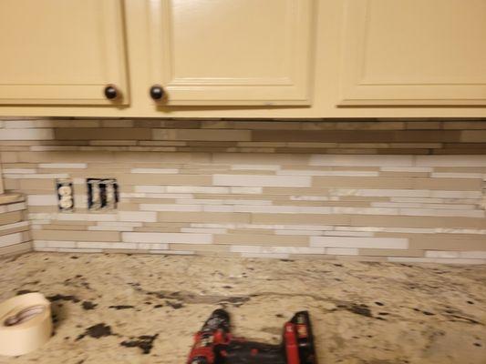 Kitchen counter backsplash in mosaic tile