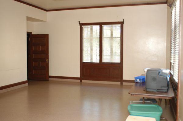 Side room included with the rental, great for a bride's changing room.