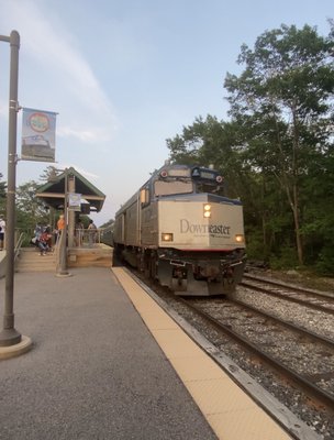 Amtrak NPCU leading a Downeaster train towards Boston (BNS)