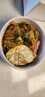 Garlic noodles with chicken and fried egg