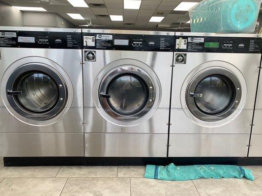 Note all 3 of these machines say 'out of service'  Almost 70% of washers are broken