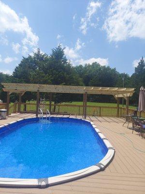 Deck around a pool and a pergola