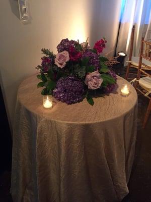 Low centerpiece with ocean song roses