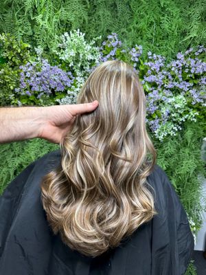 Smooth Blonde Highlights