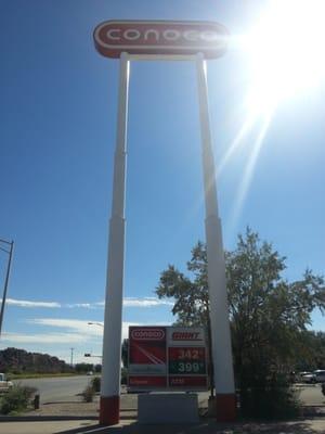 Giant/Conoco Gasoline & Convenience Store