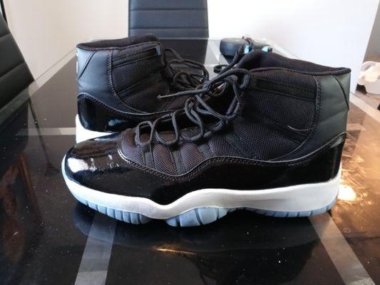 Nike Air Jordan 11 patent leather blackened cloth size 10 like new only $100