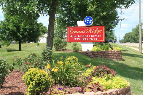 Treat yourself to life at Grand Ridge! Ideally located on the prestigious Northeast side of Cedar Rapids,