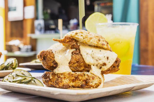 THE CLASSIC
Fried Smokey Chicken Thigh, Alabama White BBQ Sauce, Jalapeño Cheddar Drop Biscuit, Dill Cucumber Pickles