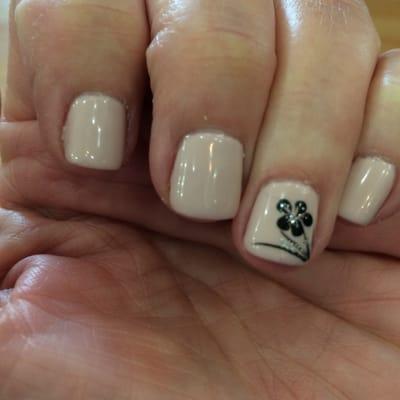 Great manicure with pretty nail art!