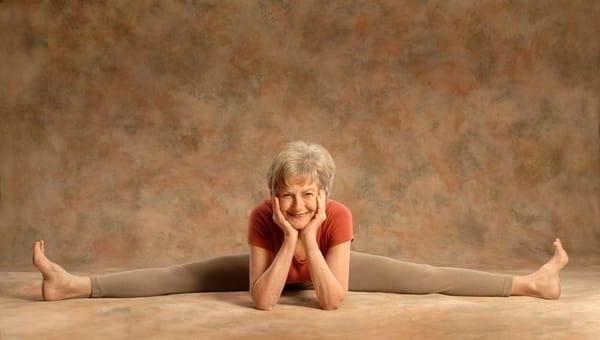 Carolyn in upaviista konasana