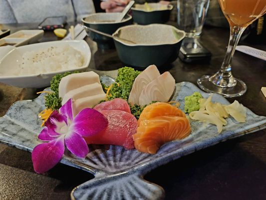 Sashimi with sushi rice.