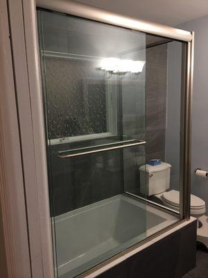 FRAMELESS BYPASS SHOWER