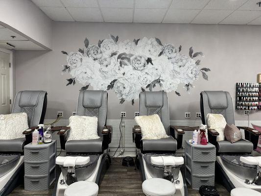 Take a dip in our exquisite, pedicure chairs!