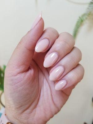 Almond shaped natural nails by Cynthia