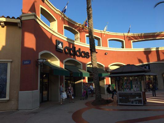 Adidas Outlet Store - Las Americas Outlets