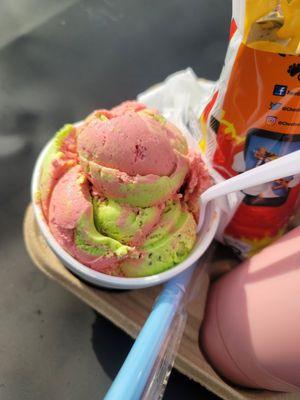 Double scoop. Limon (unseen) and StrawberryKiwi.