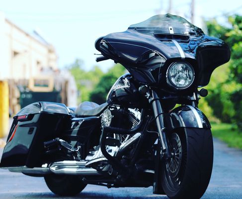 2016 Custom fat front tire kits on Harley Davidson Street glide