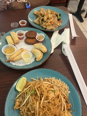 Chicken pad thai appetizer plate Pad see ew