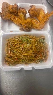 Fried chicken wing with chicken lo mein