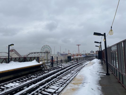 Aquarium Subway Station