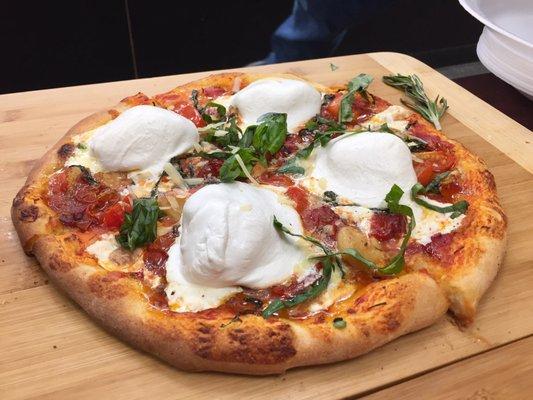 Burrata pizza w garlic confit & roasted herbed grape tomato's (this thing had an authentic flavor and so deliciousszzsss ommgg)