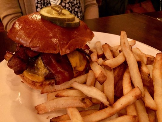 Bacon cheeseburger, baked fries