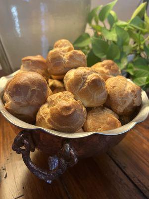 Enjoy freshly baked high quality cream puffs with family and friends! Serve it with tea, coffee or your choice of any beverage.