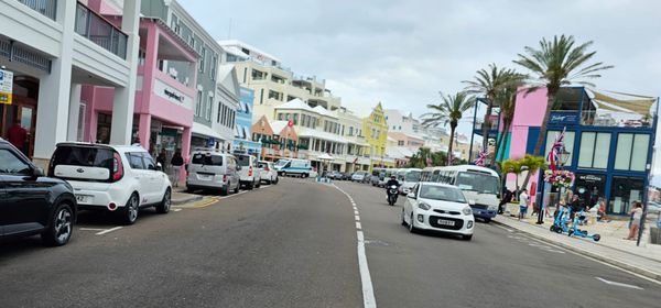 Recent trip to Bermuda! Central MA does not offer these vibrant colors on houses ~ wonder why? Would love to appraise them though